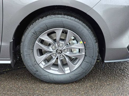 New 2026 Toyota Sienna XLE AWD/4WD image 10