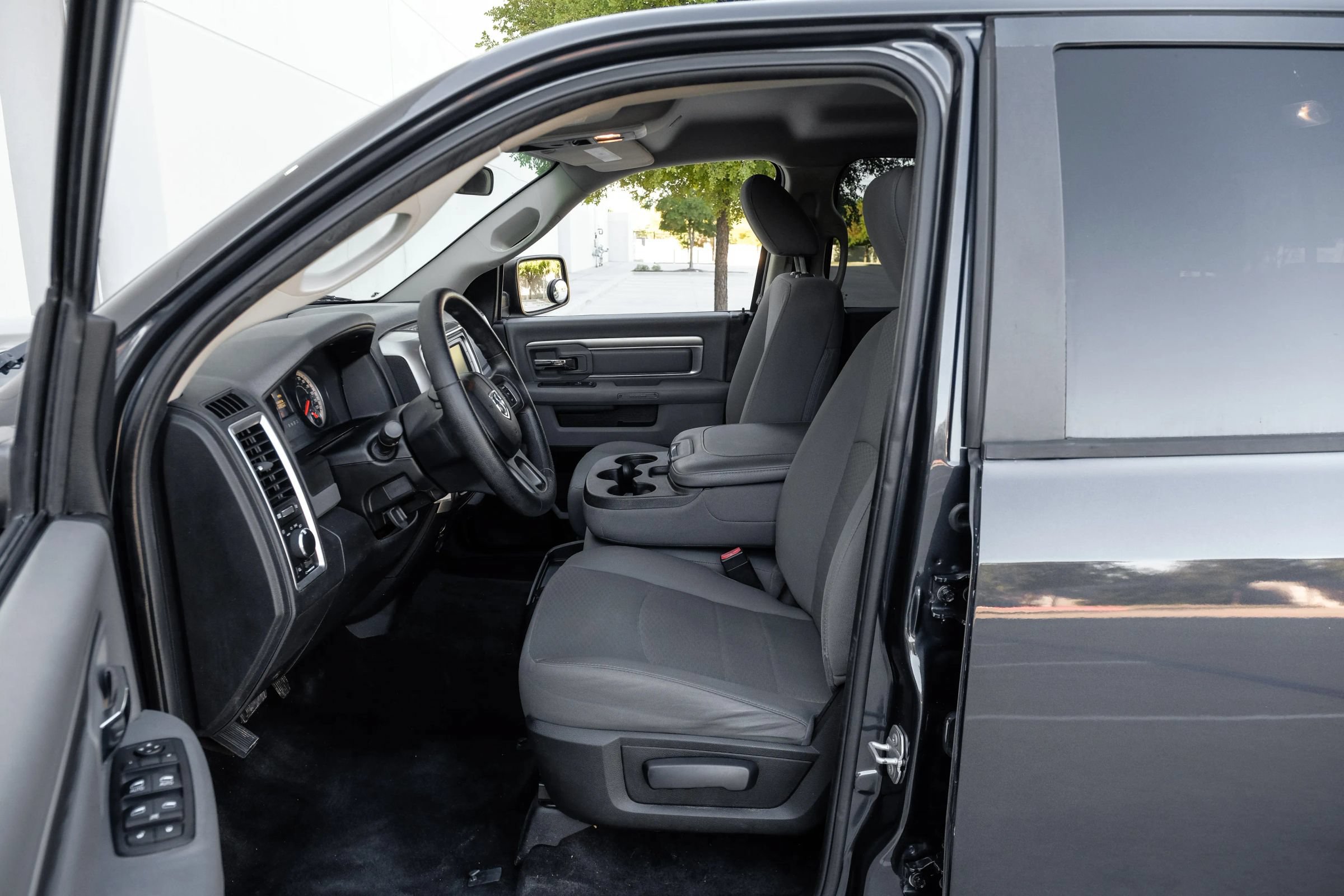 Used 2017 RAM 1500 Classic SLT RWD image 4