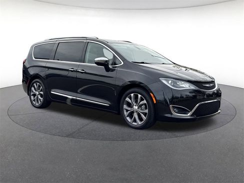 Certified 2019 Chrysler Pacifica Limited w/ Tire & Wheel Group image 7