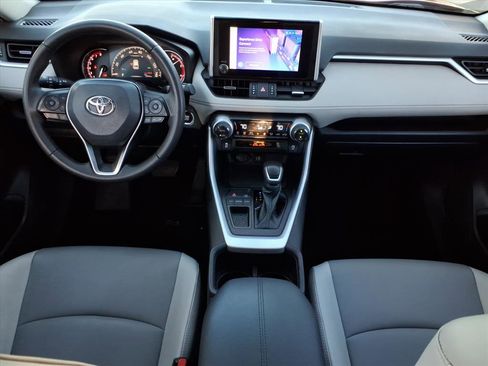 Used 2023 Toyota RAV4 XLE Premium image 16