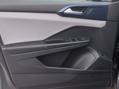 Used 2023 Volkswagen Taos SE image 11