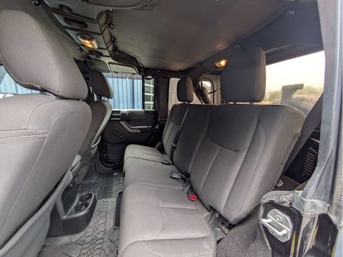 Used 2017 Jeep Wrangler Unlimited Sport w/ Connectivity Group AWD/4WD image 25