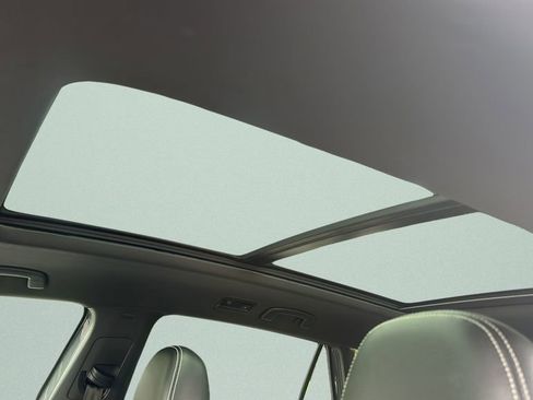 Used 2022 Volkswagen Atlas Cross Sport SEL image 19