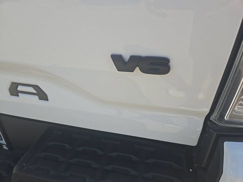 Used 2022 Toyota Tacoma TRD Off-Road w/ Technology Package RWD image 10