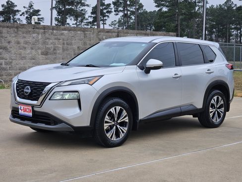 Used 2022 Nissan Rogue SV image 1