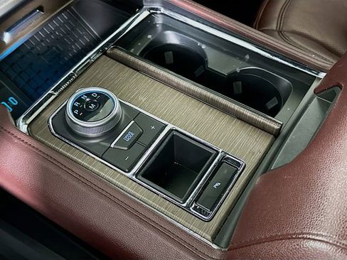 Used 2024 Ford Expedition Limited image 19