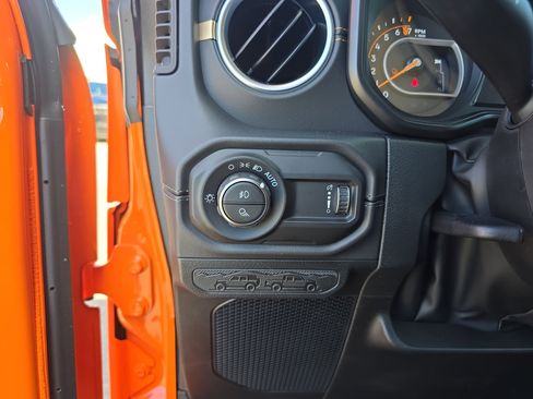 New 2025 Jeep Gladiator Sport image 31