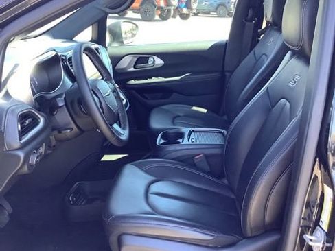 Used 2023 Chrysler Pacifica Touring-L w/ S Appearance Package AWD/4WD image 13