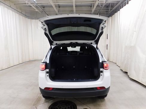 Used 2024 Jeep Compass Limited image 15