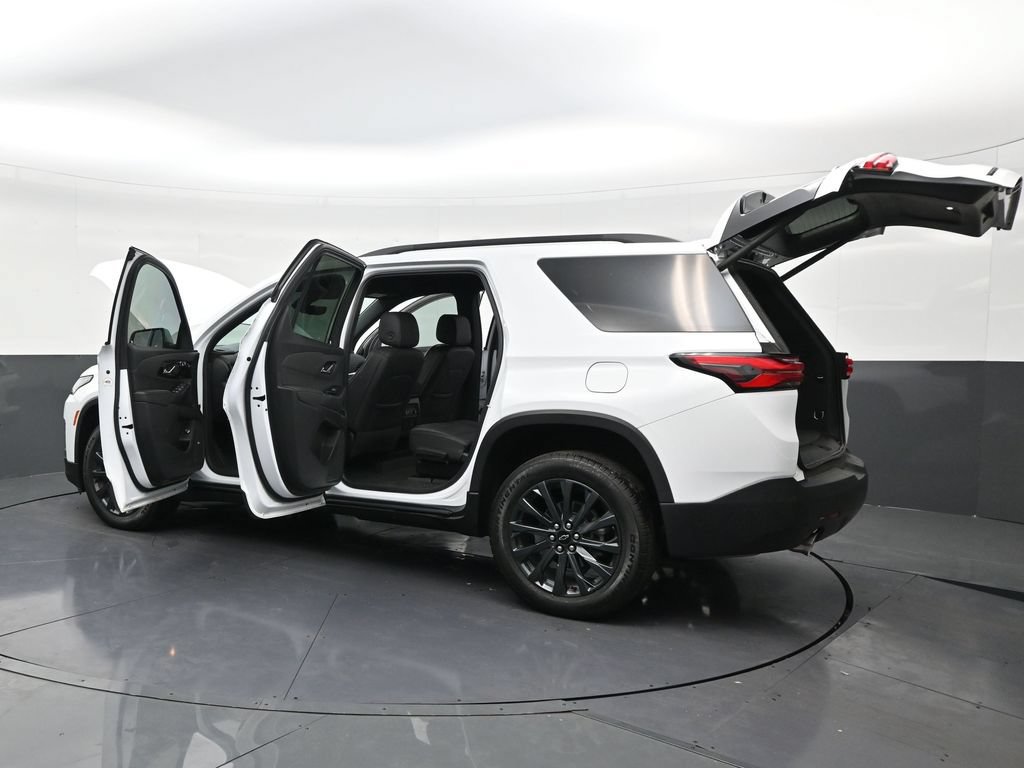 Used 2023 Chevrolet Traverse RS FWD image 30
