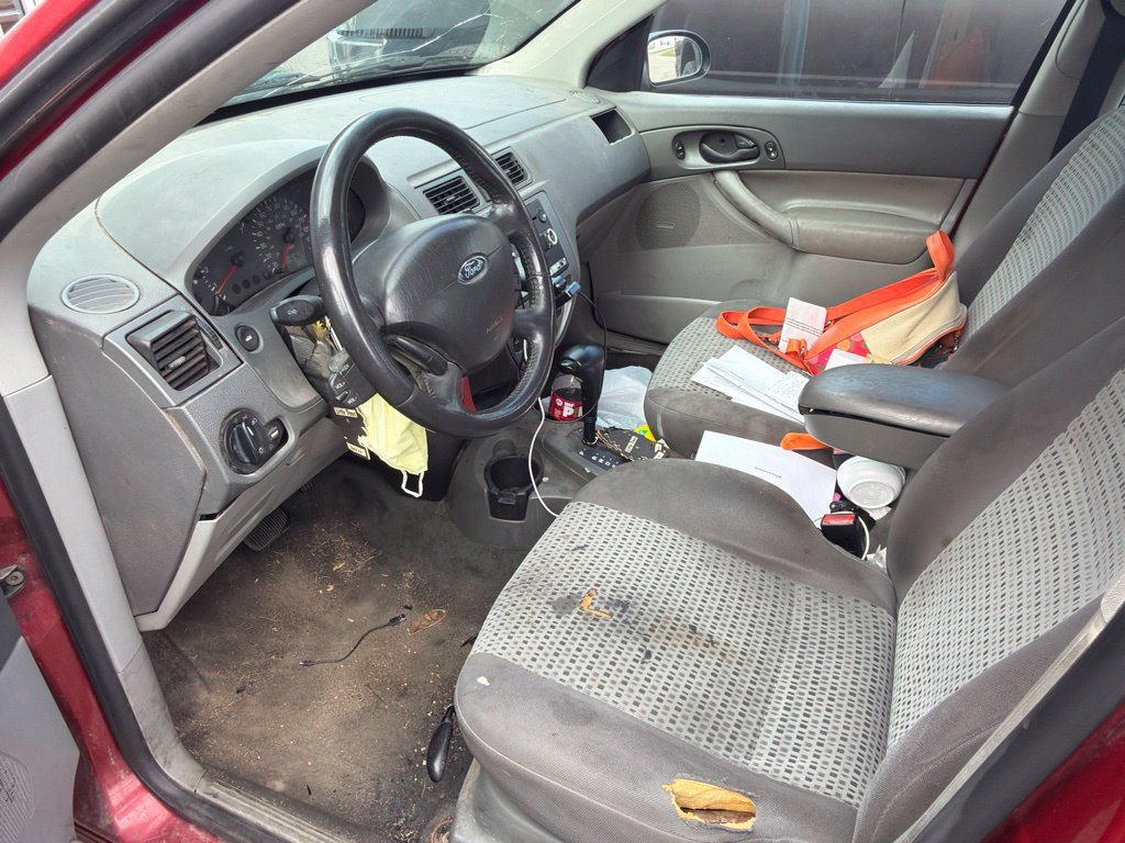 Used 2005 Ford Focus ZX4 Sedan FWD image 6