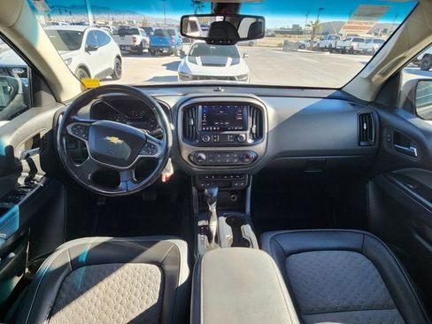 Used 2022 Chevrolet Colorado Z71 AWD/4WD image 17