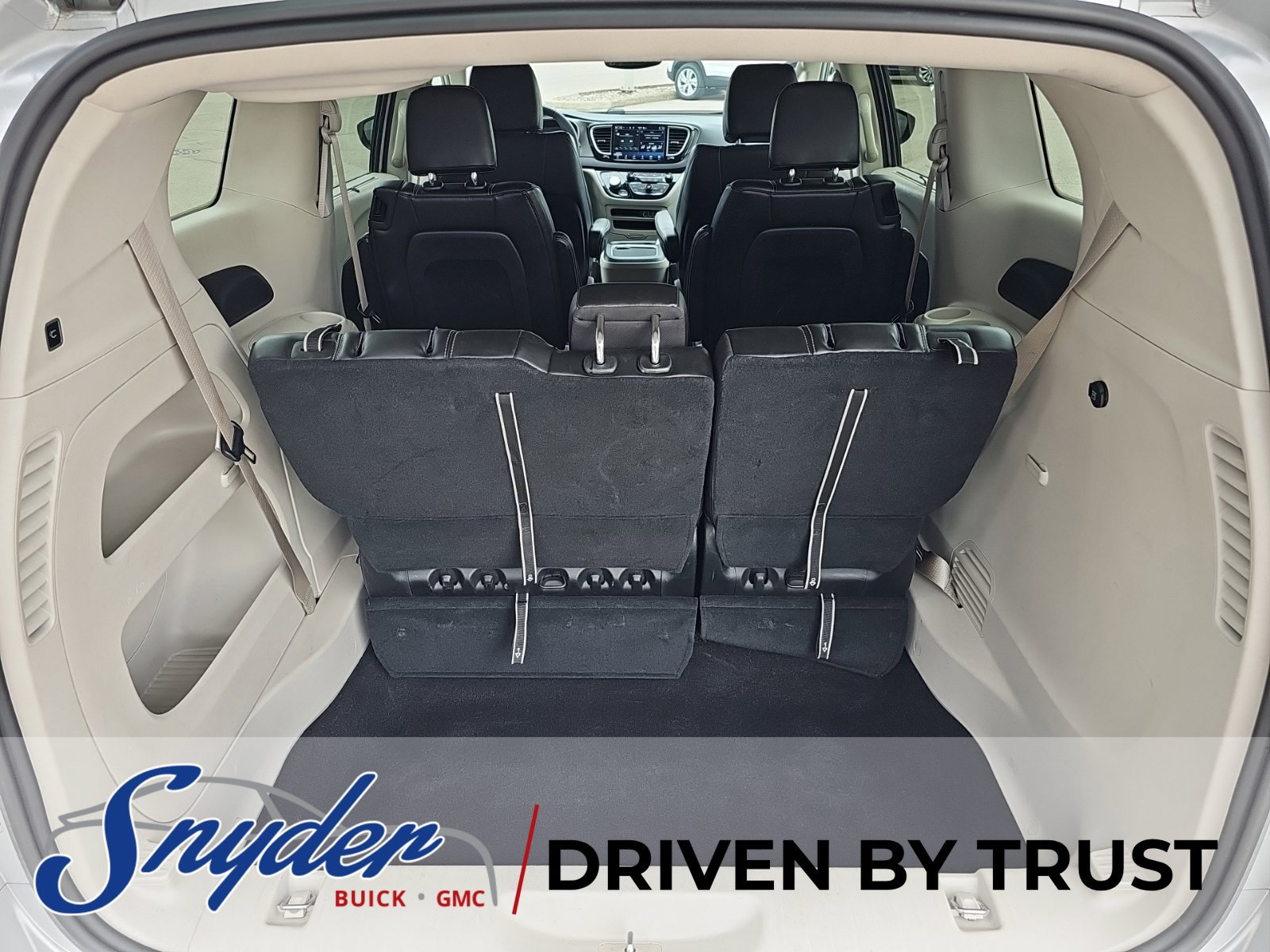 Used 2023 Chrysler Pacifica Touring-L FWD image 30