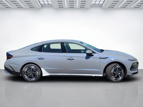 New 2026 Hyundai Sonata SEL FWD image 3