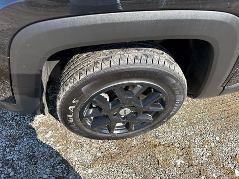 Used 2022 Jeep Renegade Latitude w/ Convenience Group image 2