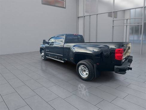 Used 2019 GMC Sierra 3500 Denali image 2