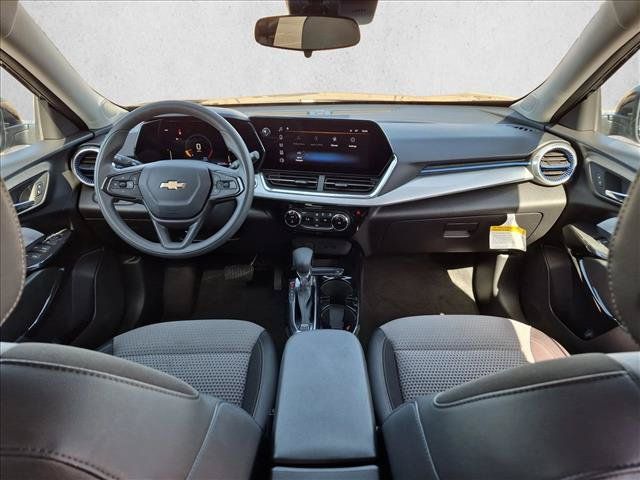 Used 2025 Chevrolet Trax LT FWD image 16