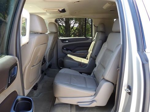 Used 2015 Chevrolet Suburban LTZ RWD image 11