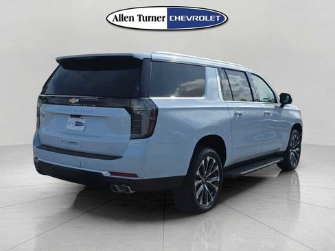 New 2026 Chevrolet Suburban High Country RWD image 4