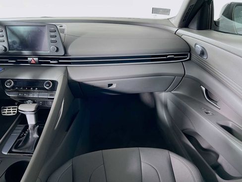 Certified 2025 Hyundai Elantra Sport image 22