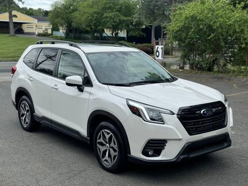 Used 2024 Subaru Forester Premium AWD/4WD image 3
