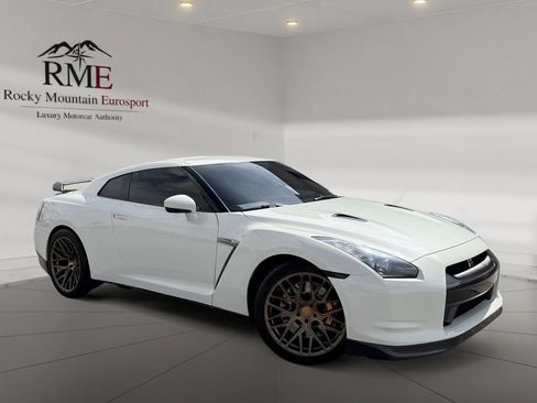 Used 2009 Nissan GT-R Premium AWD/4WD image 1