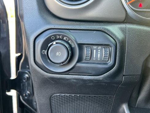 Used 2021 Jeep Wrangler Unlimited Sport image 19