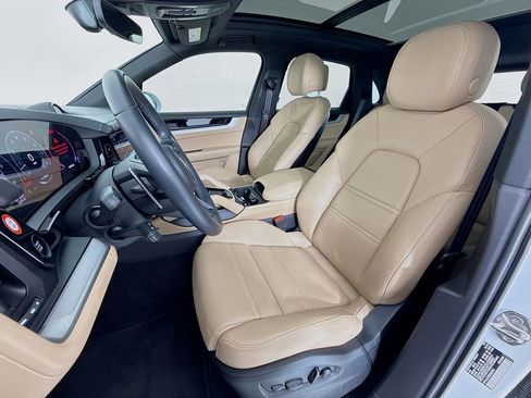 Certified 2024 Porsche Cayenne S AWD/4WD image 5