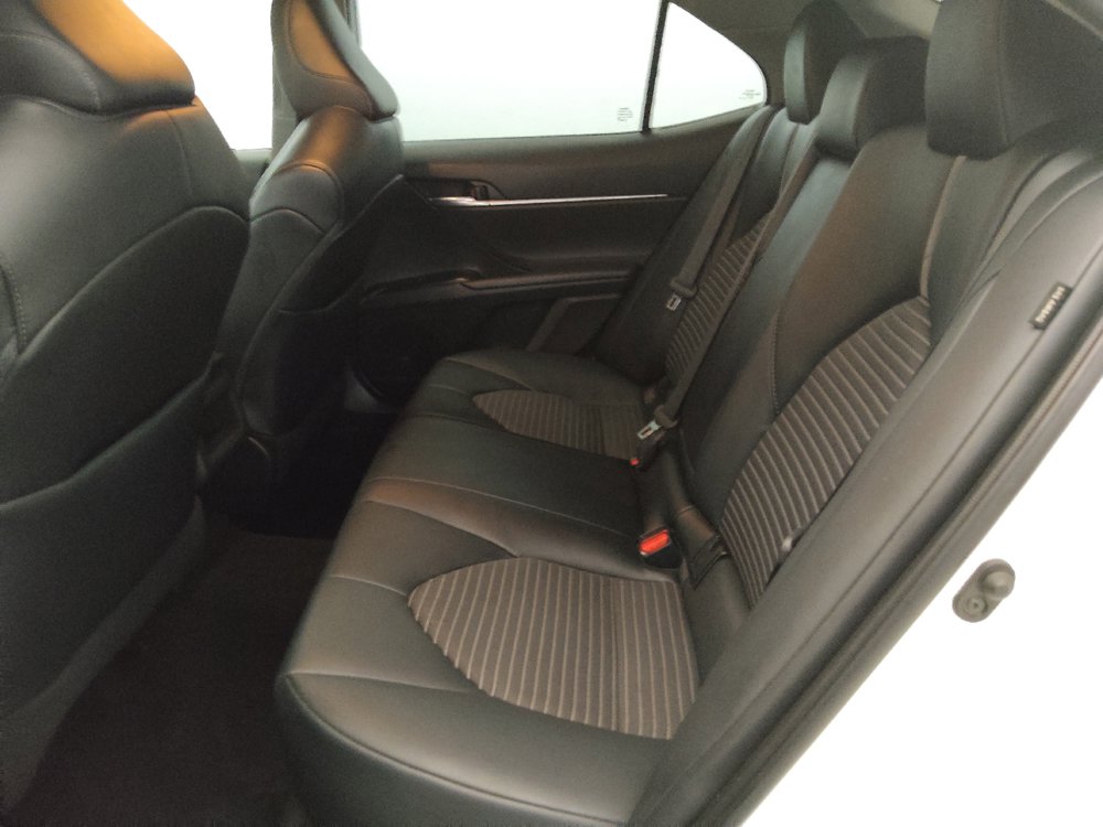 Used 2020 Toyota Camry SE FWD image 18