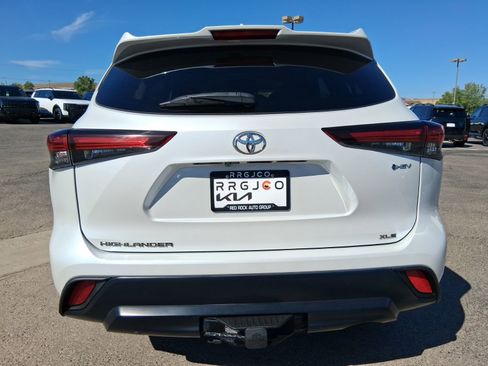 Used 2025 Toyota Highlander XLE AWD/4WD image 11