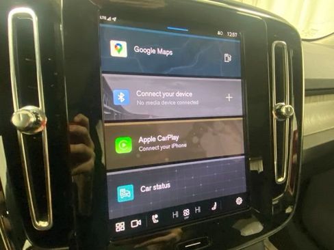 Used 2025 Volvo XC40 B5 Core image 17