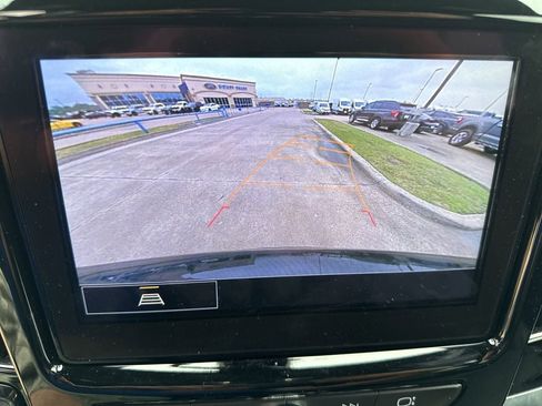 Used 2023 Chevrolet Traverse LT w/ LPO, Floor Liner Package image 27