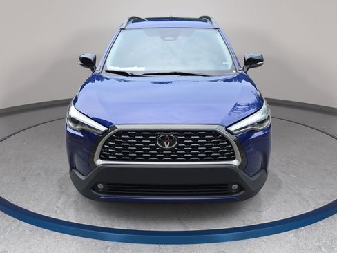 Used 2025 Toyota Corolla Cross XLE AWD/4WD image 2