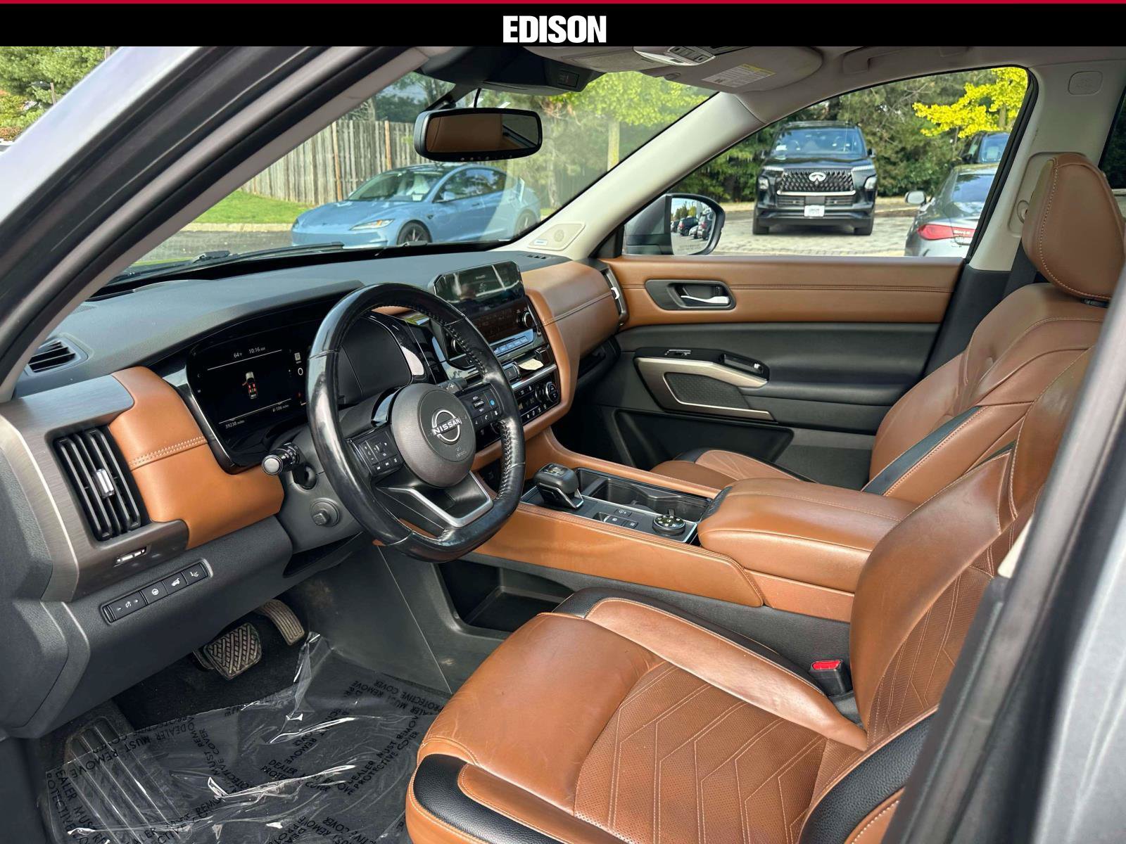 Used 2022 Nissan Pathfinder Platinum w/ Cargo Package AWD/4WD image 15