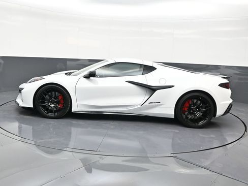 Used 2026 Chevrolet Corvette Z06 RWD image 2