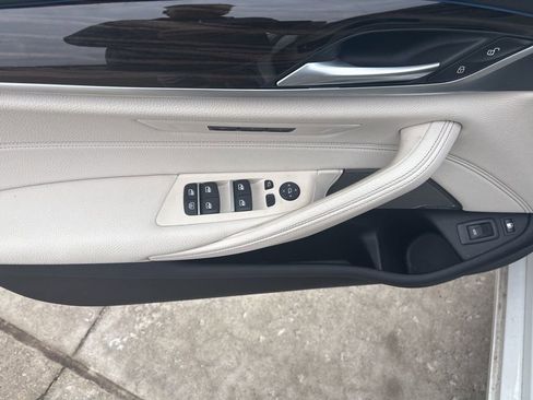 Used 2021 BMW 530e w/ Executive Package image 10