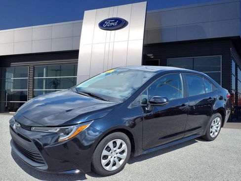 Used 2023 Toyota Corolla LE FWD image 4