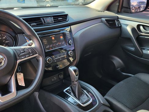 Used 2019 Nissan Rogue Sport S image 25