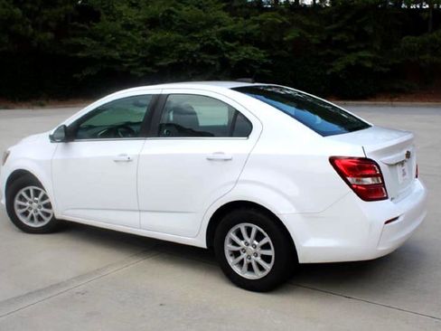 Used 2017 Chevrolet Sonic LT image 3