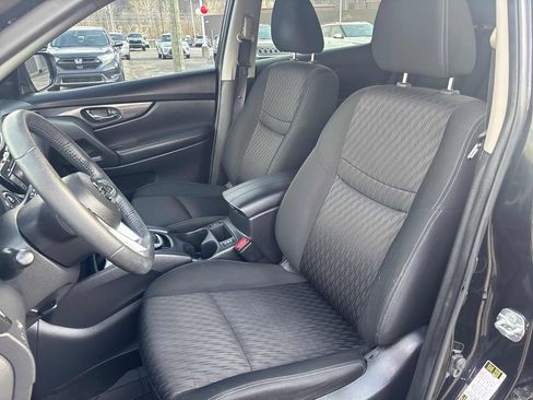 Used 2019 Nissan Rogue SV image 12