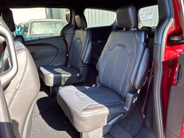 New 2027 Chrysler Pacifica Select FWD image 13