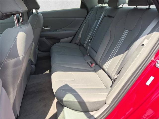 Used 2024 Hyundai Elantra SEL w/ Convenience Package FWD image 19