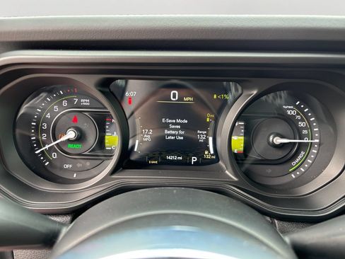 Used 2025 Jeep Wrangler Unlimited Sahara w/ Safety Group AWD/4WD image 29