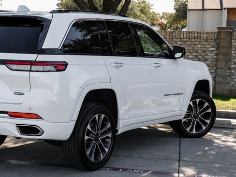 Used 2022 Jeep Grand Cherokee Overland w/ Luxury Tech Group IV image 18