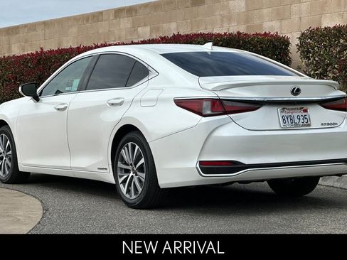 Certified 2021 Lexus ES 300h image 6