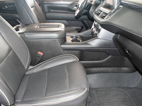 Used 2023 GMC Yukon SLT w/ SLT Luxury Package AWD/4WD image 10