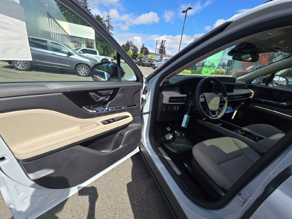 New 2025 Lincoln Corsair Grand Touring w/ Jet Appearance Package AWD/4WD image 20