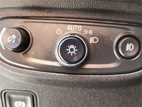 Used 2024 GMC Terrain SLT image 9