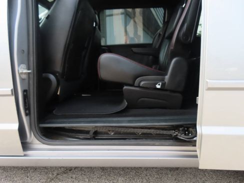 Used 2016 Dodge Grand Caravan R/T FWD image 13