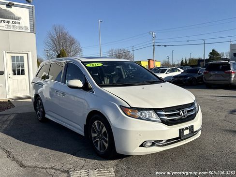 Used 2016 Honda Odyssey Touring Elite image 3